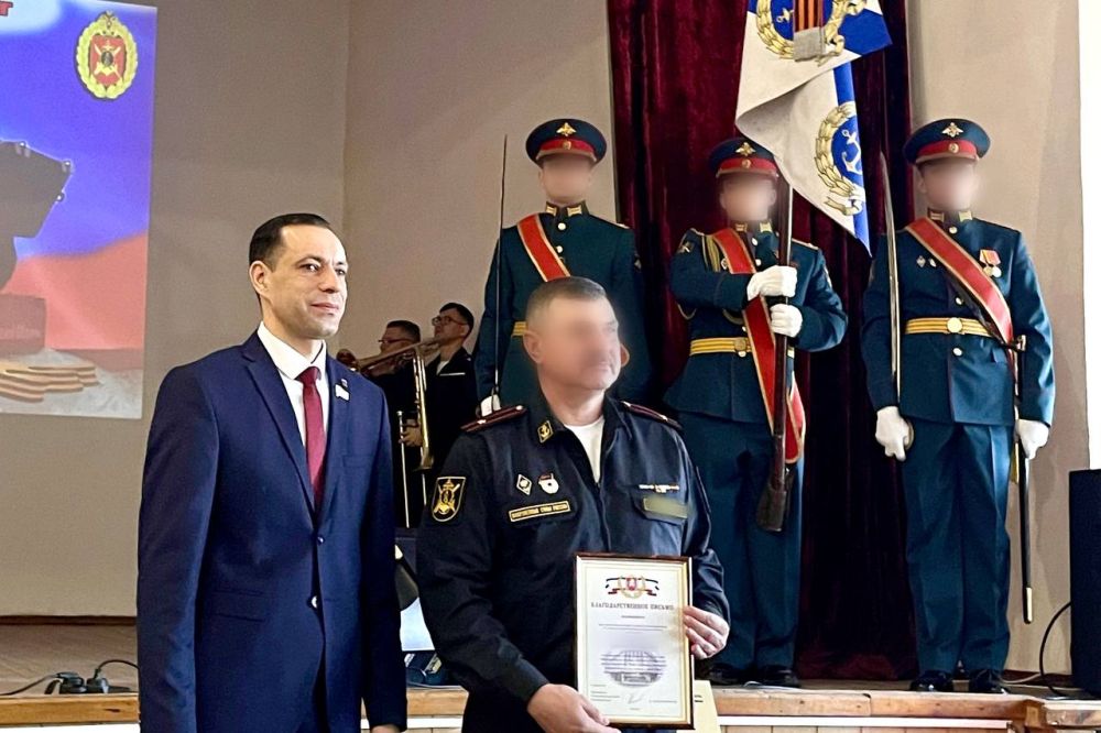 Иван Манучаров: Совместно с первым вице-спикером крымского парламента Андреем Козыревым поздравили руководство и личный состав 126-й отдельной гвардейской бригады береговой обороны с десятой годовщиной со дня образования Иван Манучаров: Совместно с первым вице-спикером крымского парламента Андреем Козыревым поздравили руководство и личный состав 126-й отдельной гвардейской бригады береговой обороны с десятой годовщиной со дня образования
