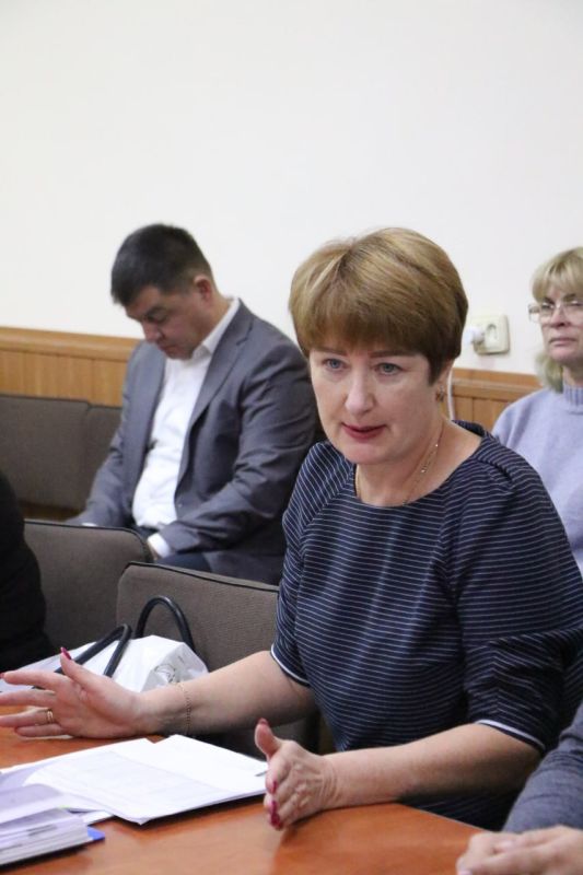 Ольга Урайкина: Сегодня состоялось аппаратное совещание, которое провели совместно с главой администрации Бахчисарайского района Анжеликой Ястребовой в малом зале администрации района Ольга Урайкина: Сегодня состоялось аппаратное совещание, которое провели совместно с главой администрации Бахчисарайского района Анжеликой Ястребовой в малом зале администрации района