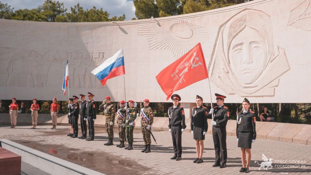 ЯРКИЕ СОБЫТИЯ ЗА 5 ЛЕТ. За эти годы мы прошли очень многое, мы создавали новые проекты и возрождали традиции. Сегодня мы будем вспоминать самые яркие и значимые события! Региональный патриотический проект «Вахта Памяти... ЯРКИЕ СОБЫТИЯ ЗА 5 ЛЕТ. За эти годы мы прошли очень многое, мы создавали новые проекты и возрождали традиции. Сегодня мы будем вспоминать самые яркие и значимые события! Региональный патриотический проект «Вахта Памяти...
