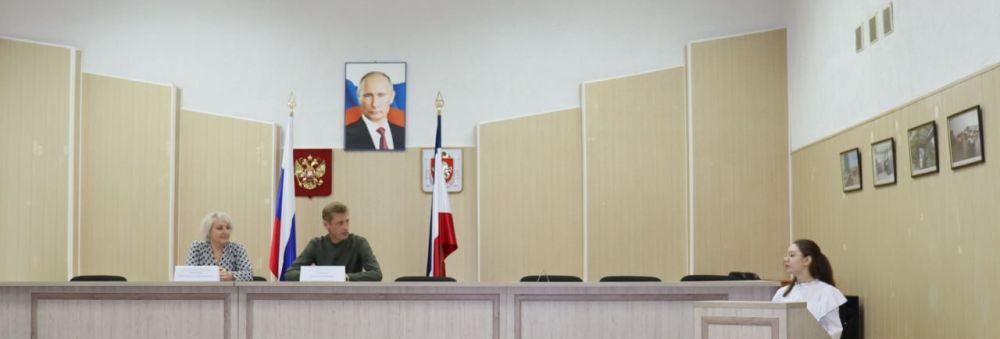В администрации Симферопольского района состоялась встреча лидеров ученического самоуправления, в которой приняли участие заместитель главы администрации Юрченко И., начальник управления образования Дмитрова С. и президенты... В администрации Симферопольского района состоялась встреча лидеров ученического самоуправления, в которой приняли участие заместитель главы администрации Юрченко И., начальник управления образования Дмитрова С. и президенты...