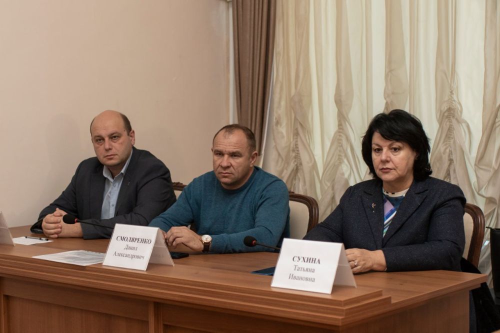 В Симферополе состоялось оперативно-хозяйственное совещание, в ходе которого руководители структурных подразделений отчитались о проделанной работе В Симферополе состоялось оперативно-хозяйственное совещание, в ходе которого руководители структурных подразделений отчитались о проделанной работе