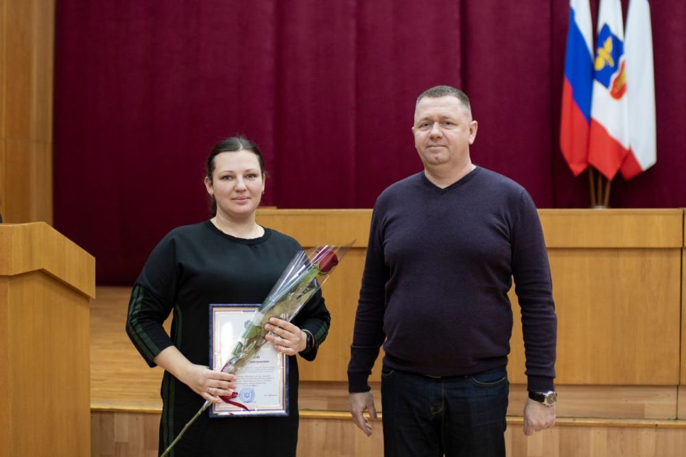 В крымской столице состоялась торжественная церемония вручения наград, посвящённая 10-летию Администрации города Симферополя В крымской столице состоялась торжественная церемония вручения наград, посвящённая 10-летию Администрации города Симферополя