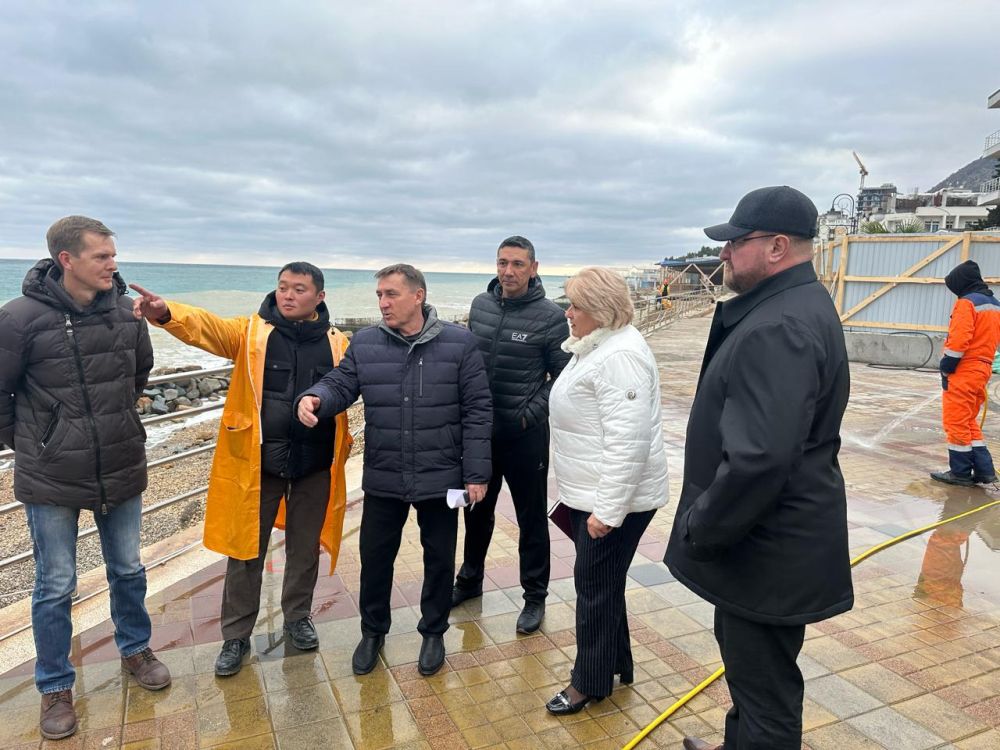 В Алуште увеличат количество техники и рабочих для капремонта берегоукрепительных сооружений после «шторма века» В Алуште увеличат количество техники и рабочих для капремонта берегоукрепительных сооружений после «шторма века»