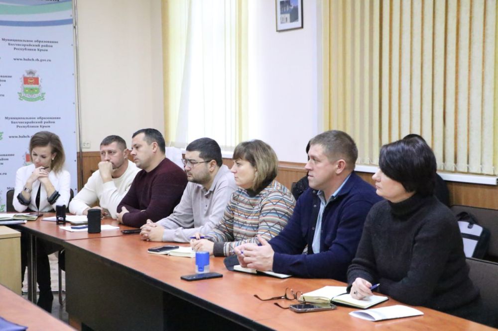 Ольга Урайкина: Сегодня состоялось аппаратное совещание, которое провели совместно с главой администрации Бахчисарайского района Анжеликой Ястребовой в малом зале администрации района Ольга Урайкина: Сегодня состоялось аппаратное совещание, которое провели совместно с главой администрации Бахчисарайского района Анжеликой Ястребовой в малом зале администрации района