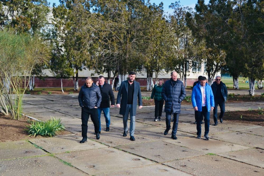 Шериф Османов: Глава РК Сергей Аксенов поручил проработать вопрос строительства в селе Охотниково Сакского района спортзала для занятий боксом и другими видами спорта Шериф Османов: Глава РК Сергей Аксенов поручил проработать вопрос строительства в селе Охотниково Сакского района спортзала для занятий боксом и другими видами спорта