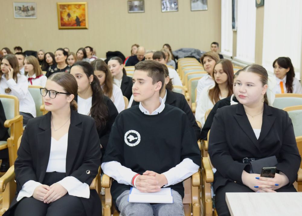 В администрации Симферопольского района состоялась встреча лидеров ученического самоуправления, в которой приняли участие заместитель главы администрации Юрченко И., начальник управления образования Дмитрова С. и президенты... В администрации Симферопольского района состоялась встреча лидеров ученического самоуправления, в которой приняли участие заместитель главы администрации Юрченко И., начальник управления образования Дмитрова С. и президенты...