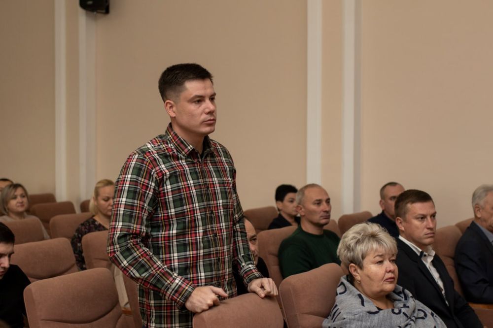 В Симферополе состоялось оперативно-хозяйственное совещание, в ходе которого руководители структурных подразделений отчитались о проделанной работе В Симферополе состоялось оперативно-хозяйственное совещание, в ходе которого руководители структурных подразделений отчитались о проделанной работе