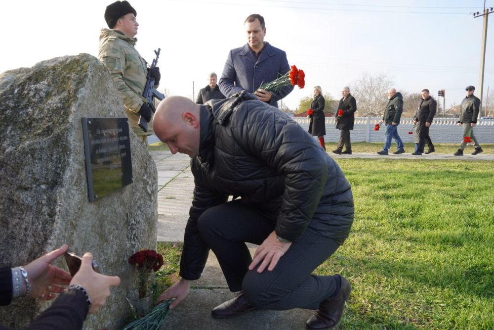 #память. Сегодня, в День Неизвестного солдата мы отдаем дань памяти воинам, чьи имена не удалось вернуть #память. Сегодня, в День Неизвестного солдата мы отдаем дань памяти воинам, чьи имена не удалось вернуть