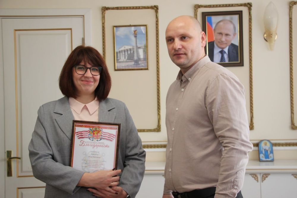 #с_праздником. Сегодня поздравления с профессиональным праздником принимают юристы #с_праздником. Сегодня поздравления с профессиональным праздником принимают юристы