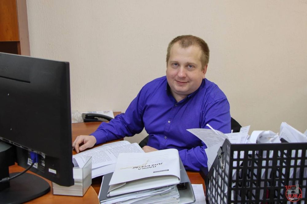 С Днём юриста!. Сегодня, 3 декабря в России свой профессиональный праздник отмечают все, кто связан с юриспруденцией, кто своим трудом защищает права и свободы граждан, формируя правовое государство С Днём юриста!. Сегодня, 3 декабря в России свой профессиональный праздник отмечают все, кто связан с юриспруденцией, кто своим трудом защищает права и свободы граждан, формируя правовое государство
