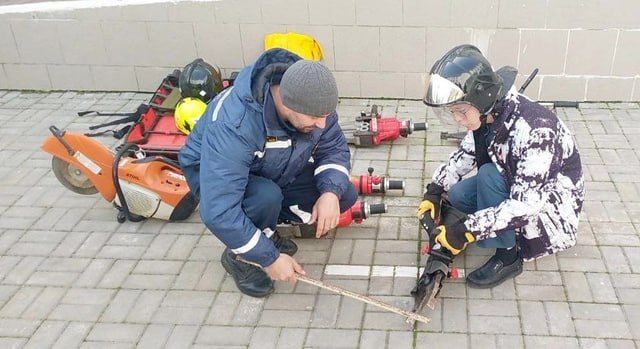 Лучшие из лучших!. В ежегодном конкурсе на лучший аварийно-спасательный отряд ГКУ РК "КРЫМ-СПАС" одержал победу Ленинский АСО. Второе место занял Евпаторийский АСО, а третье - Алуштинский АСО Лучшие из лучших!. В ежегодном конкурсе на лучший аварийно-спасательный отряд ГКУ РК "КРЫМ-СПАС" одержал победу Ленинский АСО. Второе место занял Евпаторийский АСО, а третье - Алуштинский АСО