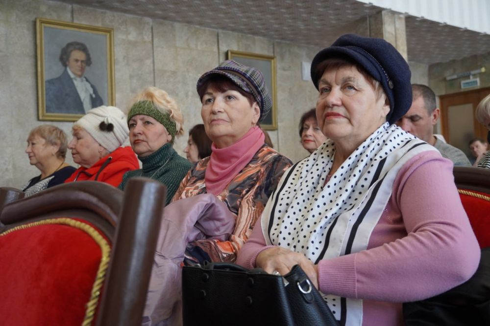#городские_новости. Международный день инвалидов в Керчи отметили торжественным собранием и праздничным концертом. В мероприятии приняли участие глава муниципального образования Денис КОЛЕСНИК и заместитель главы... #городские_новости. Международный день инвалидов в Керчи отметили торжественным собранием и праздничным концертом. В мероприятии приняли участие глава муниципального образования Денис КОЛЕСНИК и заместитель главы...