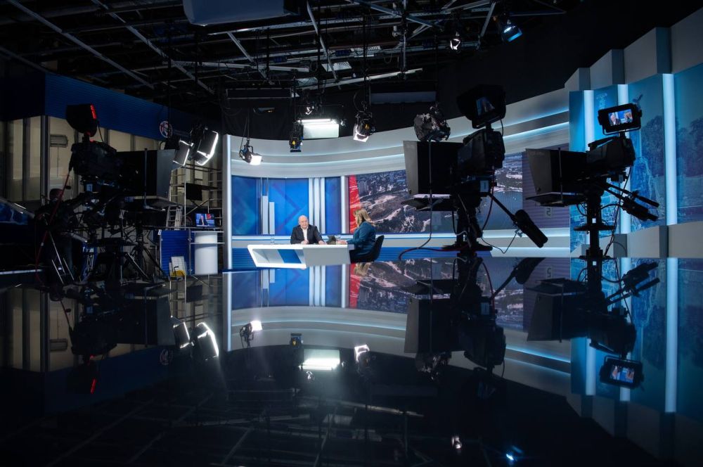 Михаил Развожаев: Сегодня вечером на телеканале СТВ провёл ежегодную прямую линию, отвечал на ваши вопросы Михаил Развожаев: Сегодня вечером на телеканале СТВ провёл ежегодную прямую линию, отвечал на ваши вопросы