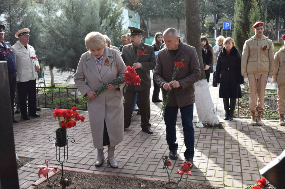 «Имя твое неизвестно, подвиг твой бессмертен»! «Имя твое неизвестно, подвиг твой бессмертен»!
