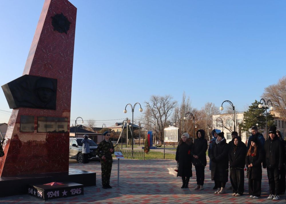 "Имя твое неизвестно, подвиг твой бессмертен" "Имя твое неизвестно, подвиг твой бессмертен"