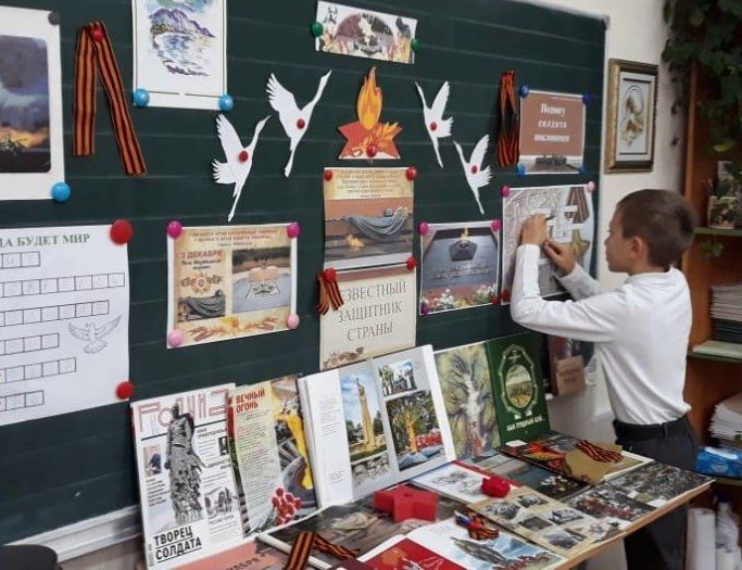 Сотрудники библиотеки-филиала № 4 им. М.М Сотрудники библиотеки-филиала № 4 им. М.М