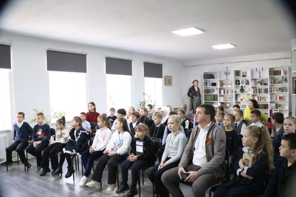 Ольга Урайкина: Вместе с главой администрации Бахчисарайского района Анжеликой Ястребовой, заместителем главы администрации - начальником отдела культуры и межнациональных отношений администрации Бахчисарайского района... Ольга Урайкина: Вместе с главой администрации Бахчисарайского района Анжеликой Ястребовой, заместителем главы администрации - начальником отдела культуры и межнациональных отношений администрации Бахчисарайского района...