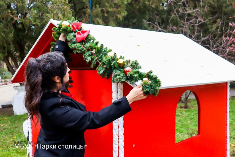 В Детском парке началась самая волшебная пора – работы по новогоднему украшению территории! В Детском парке началась самая волшебная пора – работы по новогоднему украшению территории!