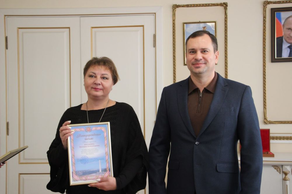 #с_праздником. Сегодня поздравления с профессиональным праздником принимают юристы #с_праздником. Сегодня поздравления с профессиональным праздником принимают юристы