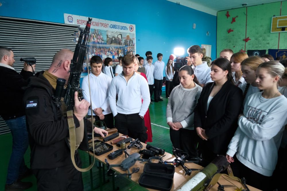 Ветераны СВО проводят в школах Ялты «уроки мужества» Ветераны СВО проводят в школах Ялты «уроки мужества»