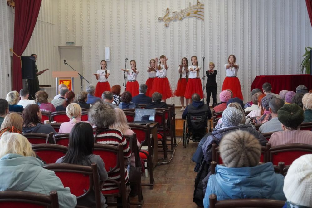 #городские_новости. Международный день инвалидов в Керчи отметили торжественным собранием и праздничным концертом. В мероприятии приняли участие глава муниципального образования Денис КОЛЕСНИК и заместитель главы... #городские_новости. Международный день инвалидов в Керчи отметили торжественным собранием и праздничным концертом. В мероприятии приняли участие глава муниципального образования Денис КОЛЕСНИК и заместитель главы...