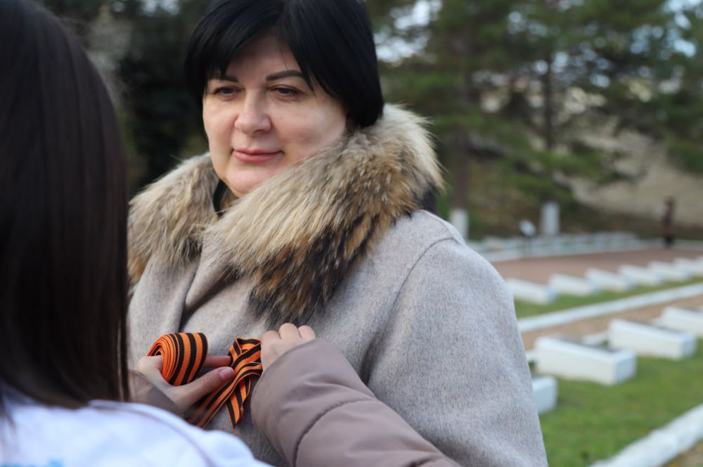 Анжелика Ястребова: Сегодня в Бахчисарае у мемориала «Вечный огонь» почтили память Неизвестного солдата Анжелика Ястребова: Сегодня в Бахчисарае у мемориала «Вечный огонь» почтили память Неизвестного солдата