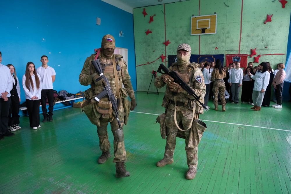 Ветераны СВО проводят в школах Ялты «уроки мужества» Ветераны СВО проводят в школах Ялты «уроки мужества»