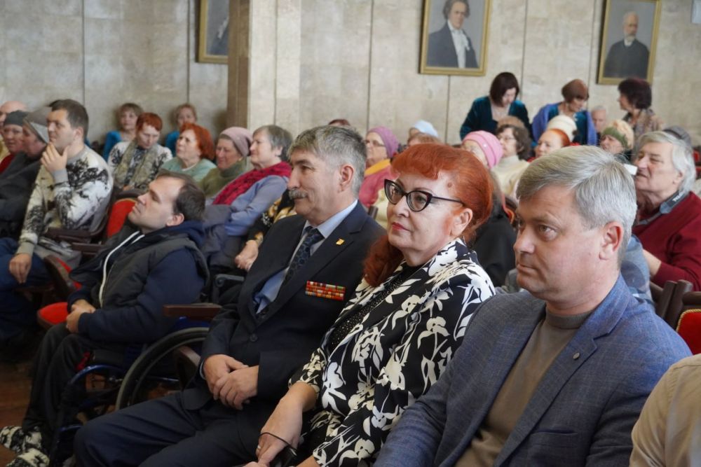 #городские_новости. Международный день инвалидов в Керчи отметили торжественным собранием и праздничным концертом. В мероприятии приняли участие глава муниципального образования Денис КОЛЕСНИК и заместитель главы... #городские_новости. Международный день инвалидов в Керчи отметили торжественным собранием и праздничным концертом. В мероприятии приняли участие глава муниципального образования Денис КОЛЕСНИК и заместитель главы...