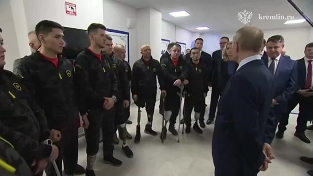 Путин поручил создать программу подготовки протезистов для бойцов СВО