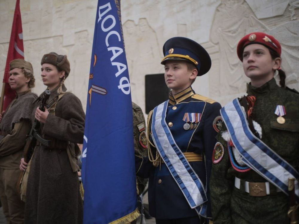 Память живёт. В День Неизвестного Солдата на Холме Славы в Ялте традиционно прошло памятное мероприятие. Отдать дань уважения российским и советским воинам, которые погибли в боях за Родину или пропали без вести, собрались... Память живёт. В День Неизвестного Солдата на Холме Славы в Ялте традиционно прошло памятное мероприятие. Отдать дань уважения российским и советским воинам, которые погибли в боях за Родину или пропали без вести, собрались...