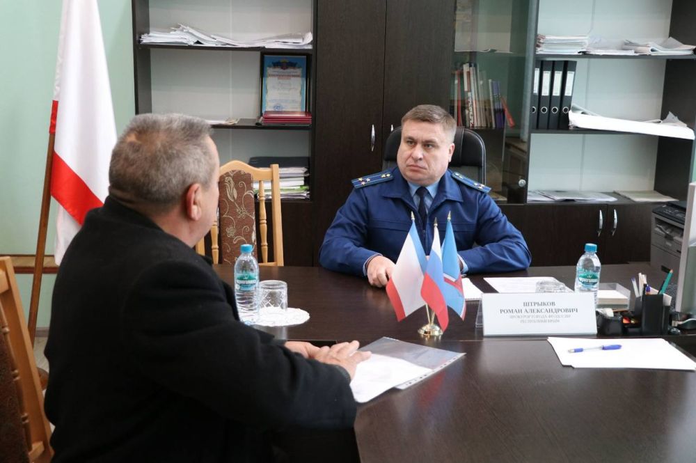 Работники прокуратуры города Феодосии совместно с представителями органа местного самоуправления, Крымской региональной общественной организации «Ассоциация инвалидов» традиционно проводят тематические приемы граждан Работники прокуратуры города Феодосии совместно с представителями органа местного самоуправления, Крымской региональной общественной организации «Ассоциация инвалидов» традиционно проводят тематические приемы граждан