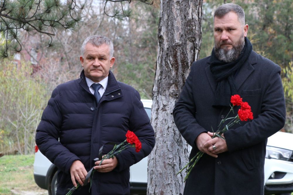 Феодосийцы почтили память евреев, расстрелянных в годы оккупации города Феодосийцы почтили память евреев, расстрелянных в годы оккупации города