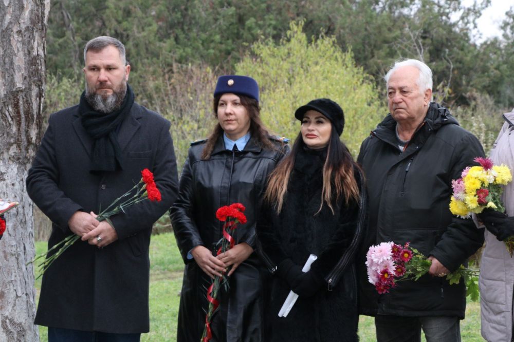 Феодосийцы почтили память евреев, расстрелянных в годы оккупации города Феодосийцы почтили память евреев, расстрелянных в годы оккупации города