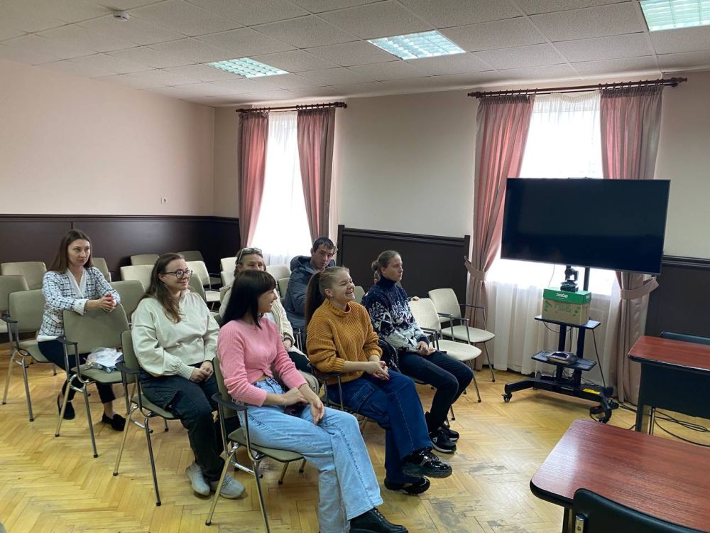 Руководители города вручили ключи от квартир детям сиротам и детям, оставшимся без попечения родителей Руководители города вручили ключи от квартир детям сиротам и детям, оставшимся без попечения родителей