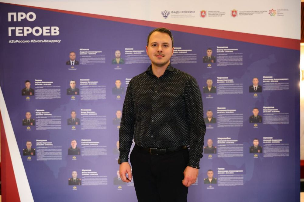 Алексей Зинченко: Юные Герои Крыма!. В преддверии Дня Героев Отчества мы запустили проект «Юный Герой» и отметили будущих защитников Отечества. В музыкальном театре Глава Республики Крым Сергей Аксёнов наградил юных крымчан... Алексей Зинченко: Юные Герои Крыма!. В преддверии Дня Героев Отчества мы запустили проект «Юный Герой» и отметили будущих защитников Отечества. В музыкальном театре Глава Республики Крым Сергей Аксёнов наградил юных крымчан...