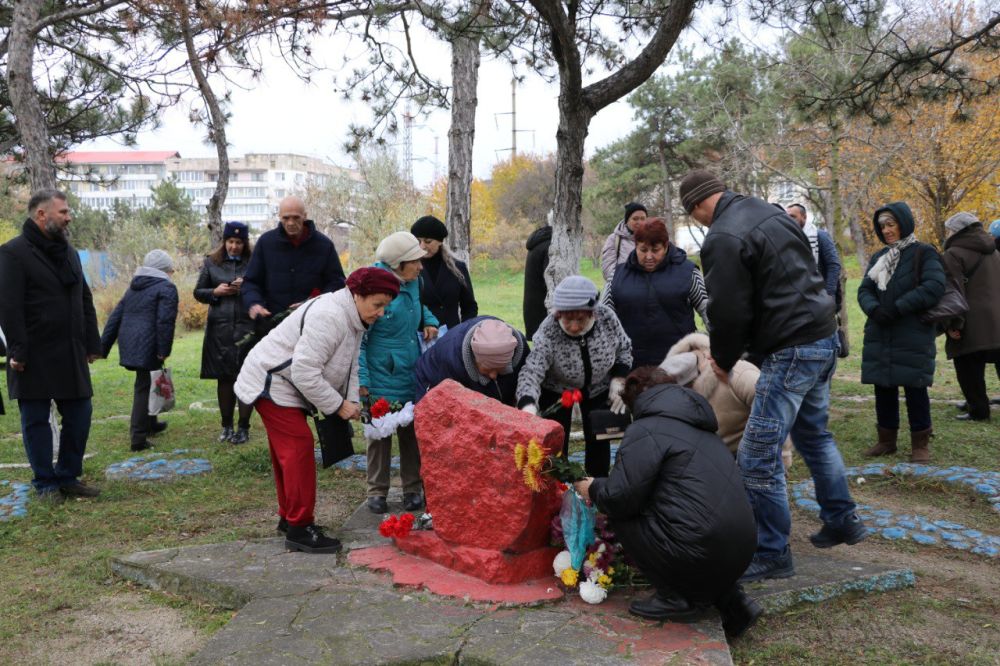 Феодосийцы почтили память евреев, расстрелянных в годы оккупации города Феодосийцы почтили память евреев, расстрелянных в годы оккупации города