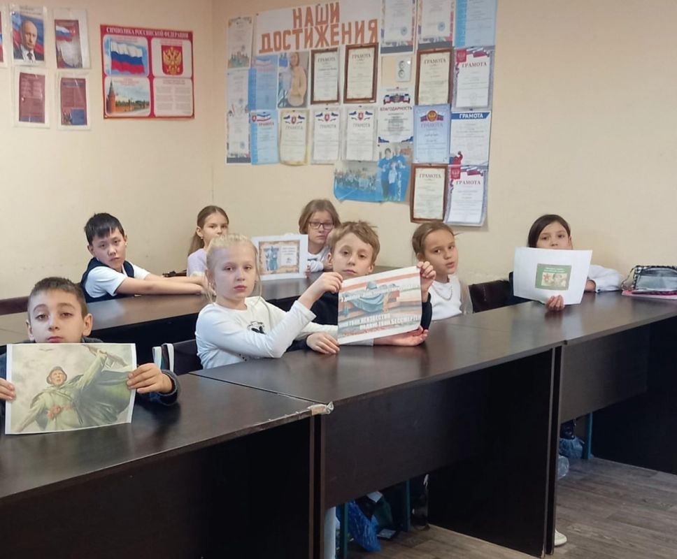 В клубах МБУ «Городской подростково-молодежный центр» прошли тематические беседы ко Дню неизвестного солдата В клубах МБУ «Городской подростково-молодежный центр» прошли тематические беседы ко Дню неизвестного солдата