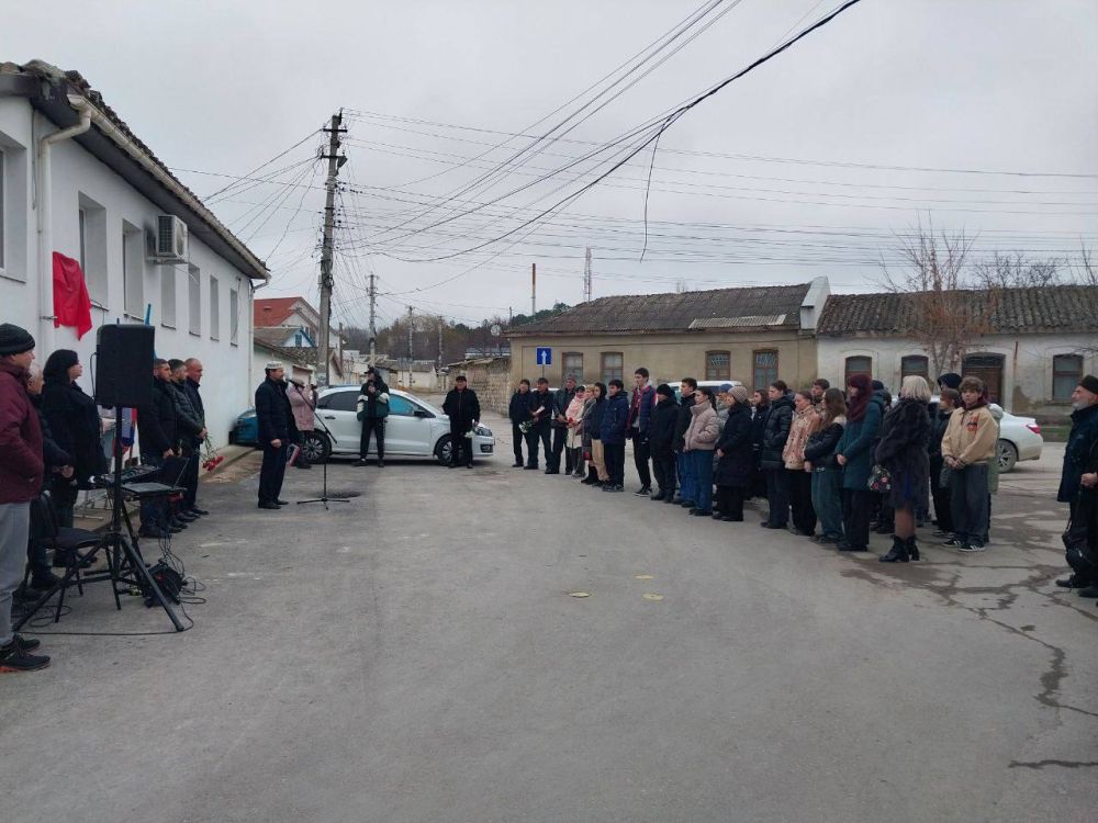 Сегодня на территории города Белогорска прошло торжественное открытие мемориальной доски памяти уроженца города Белогорска, ветерана, участника Великой Отечественной войны, участника обороны Ленинграда, мастера спорта СССР... Сегодня на территории города Белогорска прошло торжественное открытие мемориальной доски памяти уроженца города Белогорска, ветерана, участника Великой Отечественной войны, участника обороны Ленинграда, мастера спорта СССР...