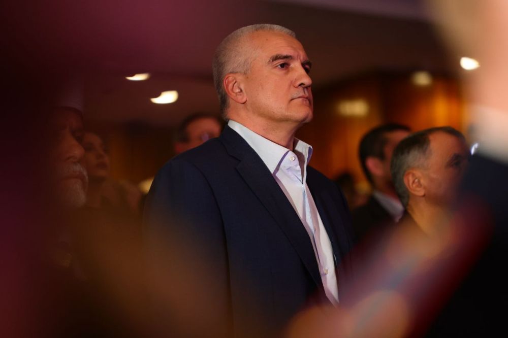 Алексей Зинченко: Юные Герои Крыма!. В преддверии Дня Героев Отчества мы запустили проект «Юный Герой» и отметили будущих защитников Отечества. В музыкальном театре Глава Республики Крым Сергей Аксёнов наградил юных крымчан... Алексей Зинченко: Юные Герои Крыма!. В преддверии Дня Героев Отчества мы запустили проект «Юный Герой» и отметили будущих защитников Отечества. В музыкальном театре Глава Республики Крым Сергей Аксёнов наградил юных крымчан...