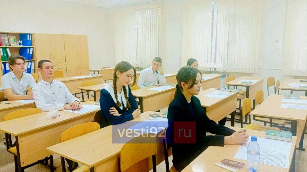 Сегодня севастопольские 11-классники пишут итоговое сочинение Сегодня севастопольские 11-классники пишут итоговое сочинение