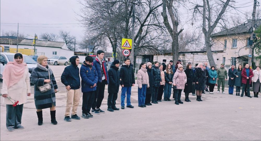 Валентина Варава: По адресу ул. Симферопольская, 1 города Белогорск состоялось торжественное событие - на фасаде дома размещена мемориальная доска в память о командире батареи, участнике обороны Ленинграда, мастере спорта... Валентина Варава: По адресу ул. Симферопольская, 1 города Белогорск состоялось торжественное событие - на фасаде дома размещена мемориальная доска в память о командире батареи, участнике обороны Ленинграда, мастере спорта...