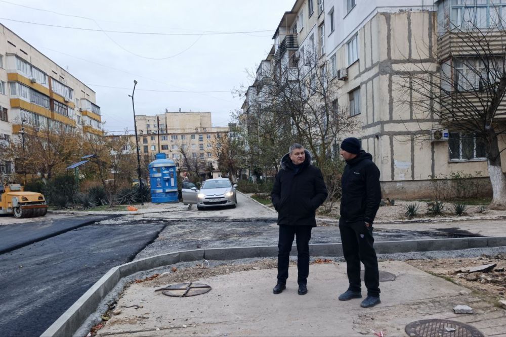 Александр Юрьев: Проверил ход работ по капитальному ремонту внутридворовых проездов Александр Юрьев: Проверил ход работ по капитальному ремонту внутридворовых проездов