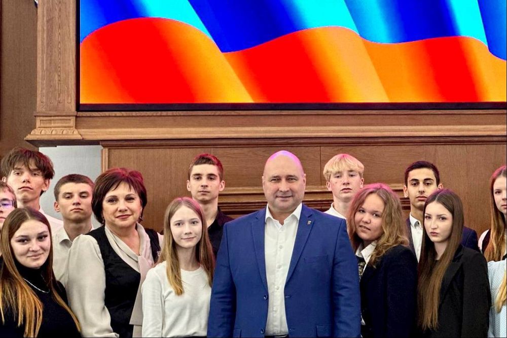 Владимир Немцев: Накануне нашими гостями в Законодательном Собрании Севастополя стали ученики 10-х классов школы Экотех+ Владимир Немцев: Накануне нашими гостями в Законодательном Собрании Севастополя стали ученики 10-х классов школы Экотех+