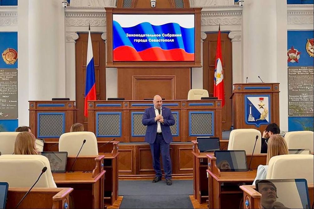 Владимир Немцев: Накануне нашими гостями в Законодательном Собрании Севастополя стали ученики 10-х классов школы Экотех+ Владимир Немцев: Накануне нашими гостями в Законодательном Собрании Севастополя стали ученики 10-х классов школы Экотех+