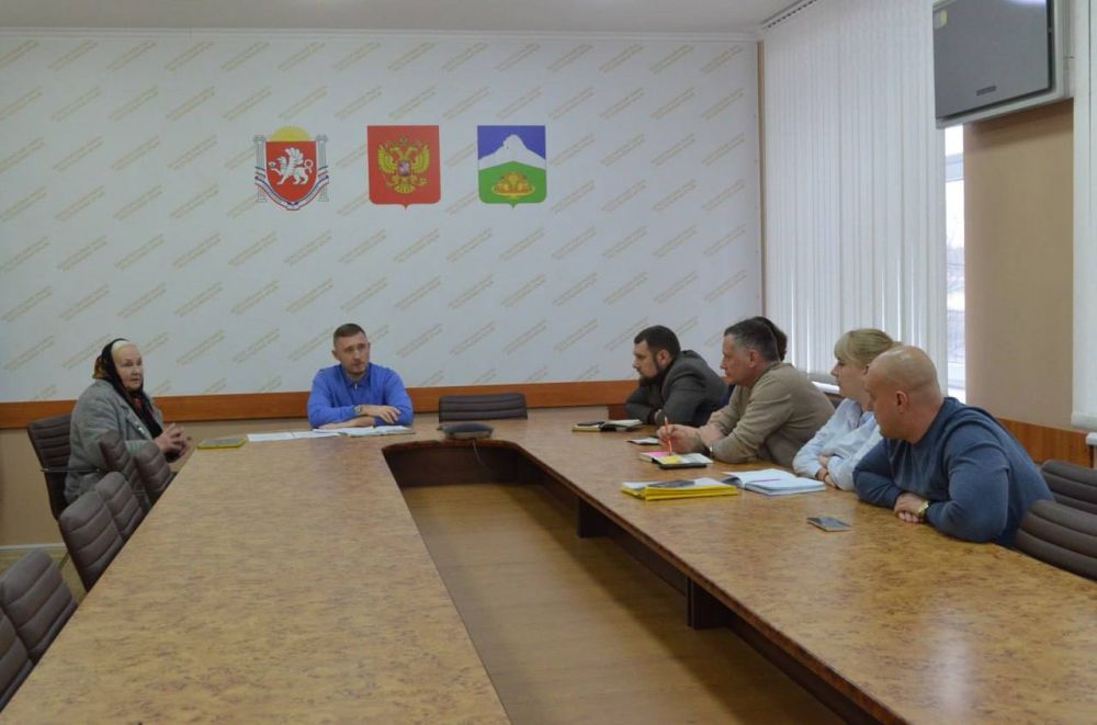 Сегодня в ходе личного приёма граждан рассмотрены вопросы выкупа арендуемого помещения, находящегося в муниципальной собственности в г. Белогорск и вопрос переноса трансформаторной подстанции в с. Криничное Сегодня в ходе личного приёма граждан рассмотрены вопросы выкупа арендуемого помещения, находящегося в муниципальной собственности в г. Белогорск и вопрос переноса трансформаторной подстанции в с. Криничное
