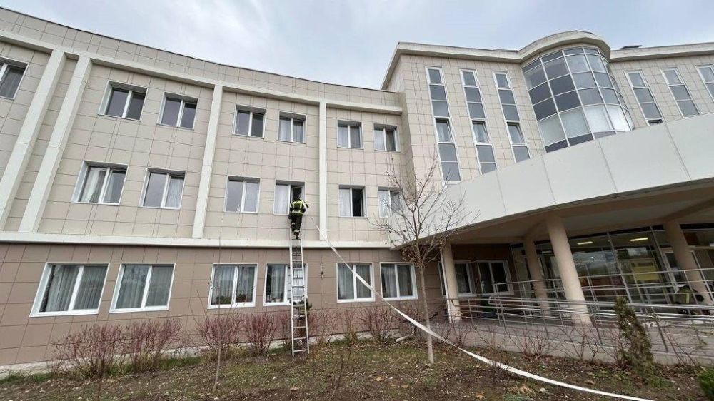 В Белогорском психоневрологическом интернате, построенном в 2021 году в рамках реализации национального проекта «Демография», проведены пожарно-тактические учения с задействованием сил и средств первого пожарно-спасательного... В Белогорском психоневрологическом интернате, построенном в 2021 году в рамках реализации национального проекта «Демография», проведены пожарно-тактические учения с задействованием сил и средств первого пожарно-спасательного...