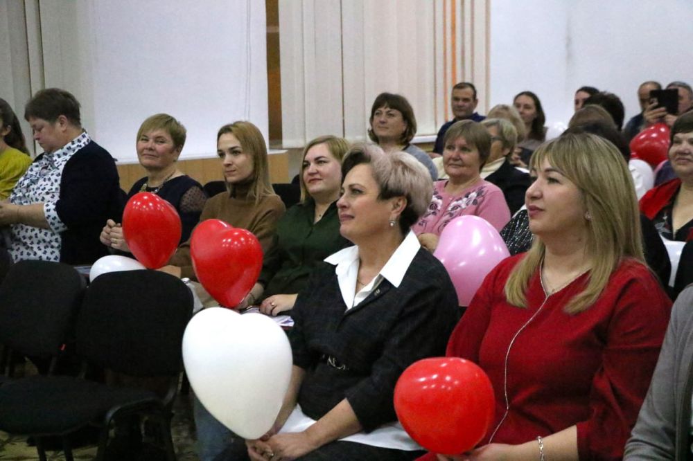 Ольга Урайкина: Сегодня состоялось торжественное награждение волонтеров, приуроченное ко дню добровольца Ольга Урайкина: Сегодня состоялось торжественное награждение волонтеров, приуроченное ко дню добровольца