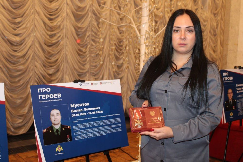 В Симферополе состоялись мероприятия, приуроченные ко Дню Героев Отечества В Симферополе состоялись мероприятия, приуроченные ко Дню Героев Отечества