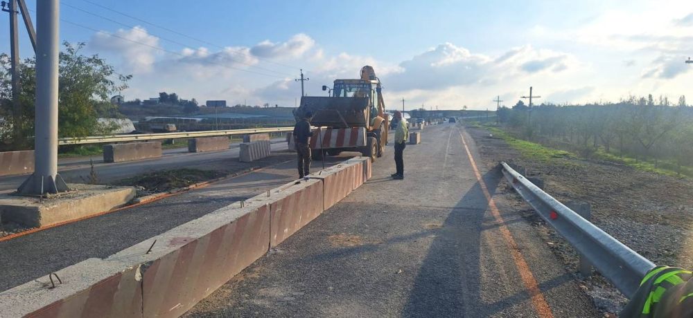 В рамках национального проекта «Безопасные качественные дороги» в Крыму завершается участок дороги от СакиМитяево до автодороги Симферополь - Красноперекопск - граница с Херсонской областью протяженностью более 20 км В рамках национального проекта «Безопасные качественные дороги» в Крыму завершается участок дороги от СакиМитяево до автодороги Симферополь - Красноперекопск - граница с Херсонской областью протяженностью более 20 км