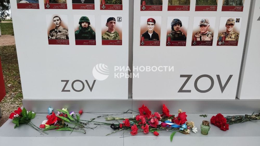 62 портрета героев СВО дополнили памятный стенд в сквере Афганцев в Керчи 62 портрета героев СВО дополнили памятный стенд в сквере Афганцев в Керчи